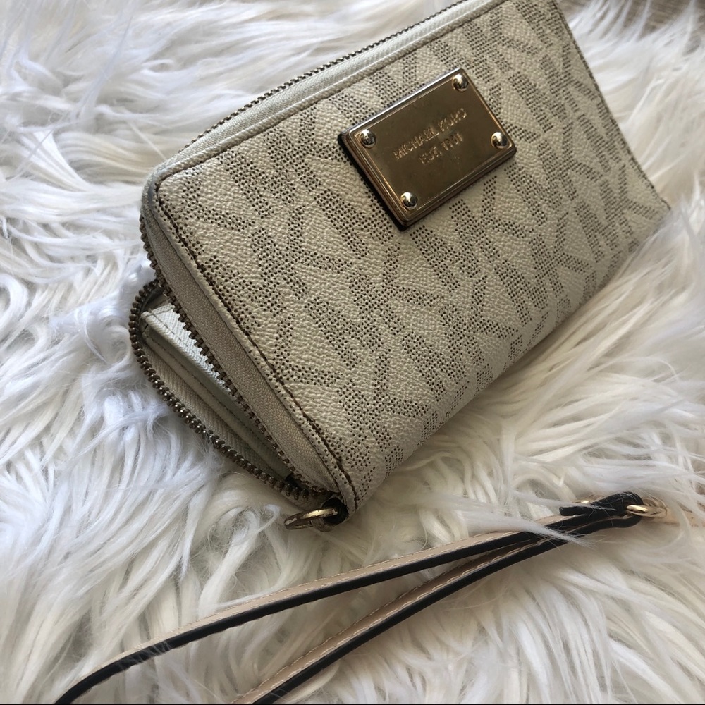 Mint condition Michael Kors Wallet